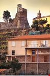 riomaggiore burgruine und kindergarten