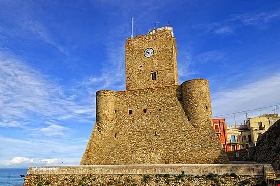 Castello Svevo Castello Svevo antothefly - Creative Commons antothefly