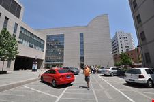 peking parkplaetze vor art center