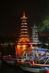 guilin guilins wasserpagoden bei nacht