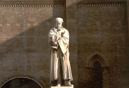 Statua di Gian Domenico Romagnosi