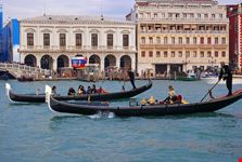 venecia gondolas
