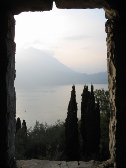 vista del lago dal Castello di Vezio