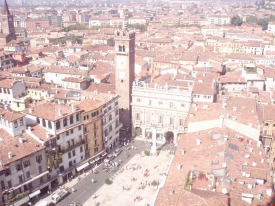 Piazza delle Erbe  Piazza erbe vista dalla torre dei lamberti  