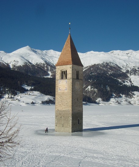 il campanile "sospeso"  del lago di braies