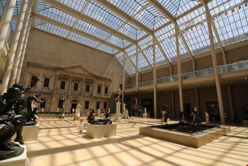 The Metropolitan Museum of Art New York sepavo / Shutterstock.com sepavo / Shutterstock.com