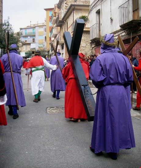  il secondo venerdì di marzo è appuntamento di fede a Petilia, per la devozione alla Sacra Spina con processione del Calvario  