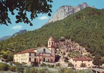 Santuario Madonna dell'Ambro con il Balzo Rosso