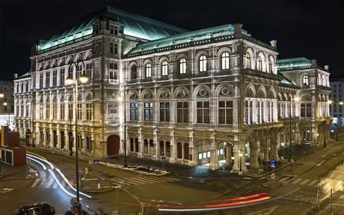 Wiener Staatsoper  Vienna irakite - www.shutterstock.com irakite