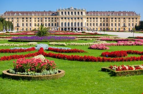 Schonbrunn Palace Vienna Perov Stanislav - www.shutterstock.com Perov Stanislav