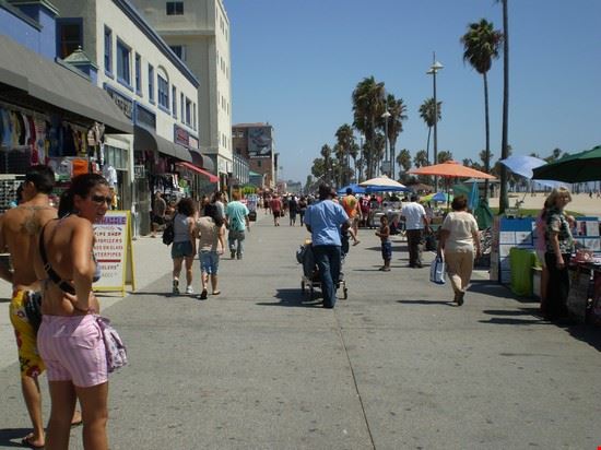  Los Angeles  