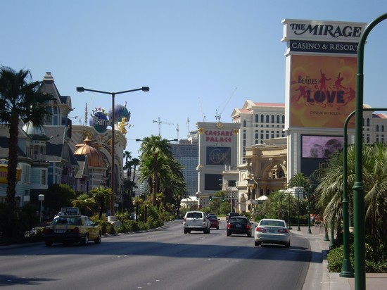 Il viale di giorno