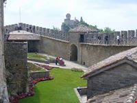 Interno della Guaita con vista sulla rocca Cesta