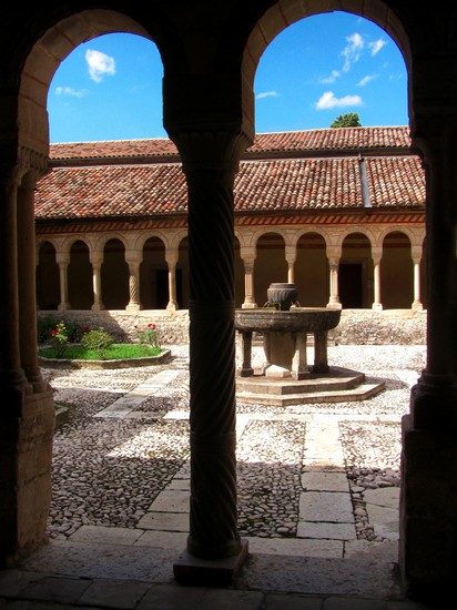 Chiostro dell'abbazia di Santa Maria