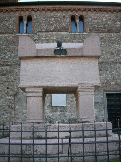 tomba di francesco petrarca