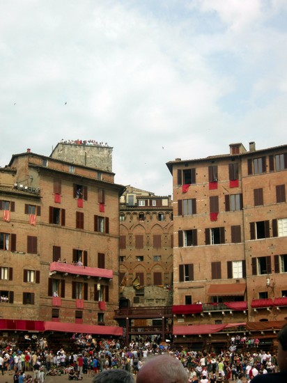 Piazza del Campo. In attesa del Palio
