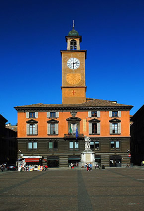 Piazza Prampolini Palazzo del Monte