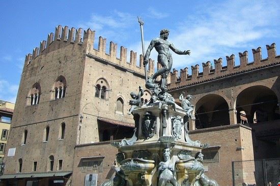 Piazza Maggiore Bologna B a m s h a d - Creative commons B a m s h a d