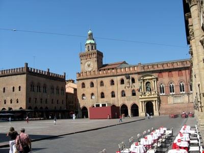 Piazza Maggiore Bologna the Italian voice - Creative commons the Italian voice