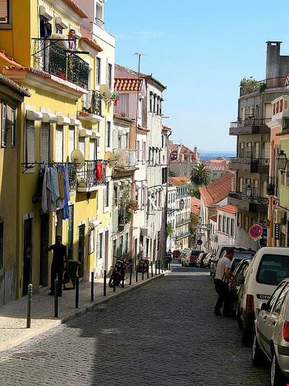 Bairro Alto Lisbon detengase - Creative commons detengase
