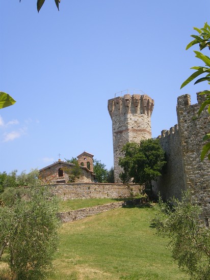 Castello su isola Polvese