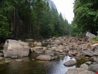 il fiume che attraversa il parco