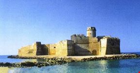 IL CASTELLO DI LE CASTELLA