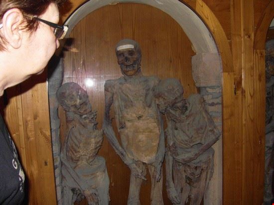 Le mummie di Urbania - La chiesa dei morti Urbania  