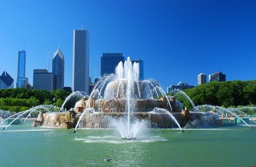 Buckingham Fountain Chicago Claude Gariepy - www.shutterstock.com Claude Gariepy