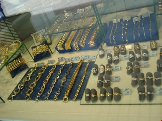  Valenza è conosciuta per la lavorazione dell'oro  
