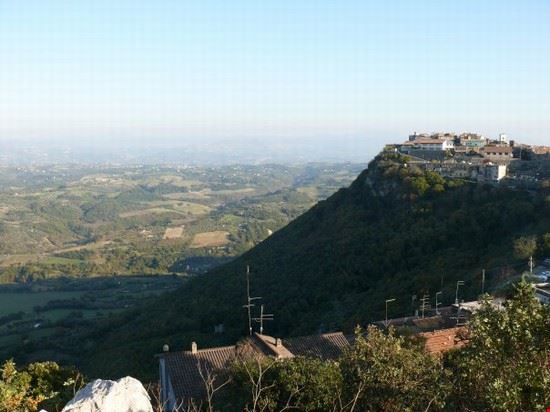  Abbracciando con lo sguardo il panorama  