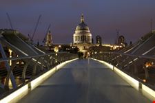 Saint Paul Cathedral dietro al Millennium Bridge