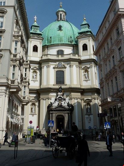 Peterskirche Vienna Ethan Prater - Creative commons Ethan Prater