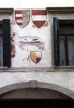 Stemmi Casate Medievali in Corso Vittorio