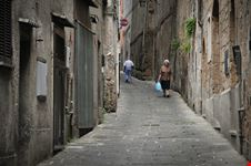Una strada del centro medievale