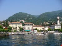 la riva vista dal lago