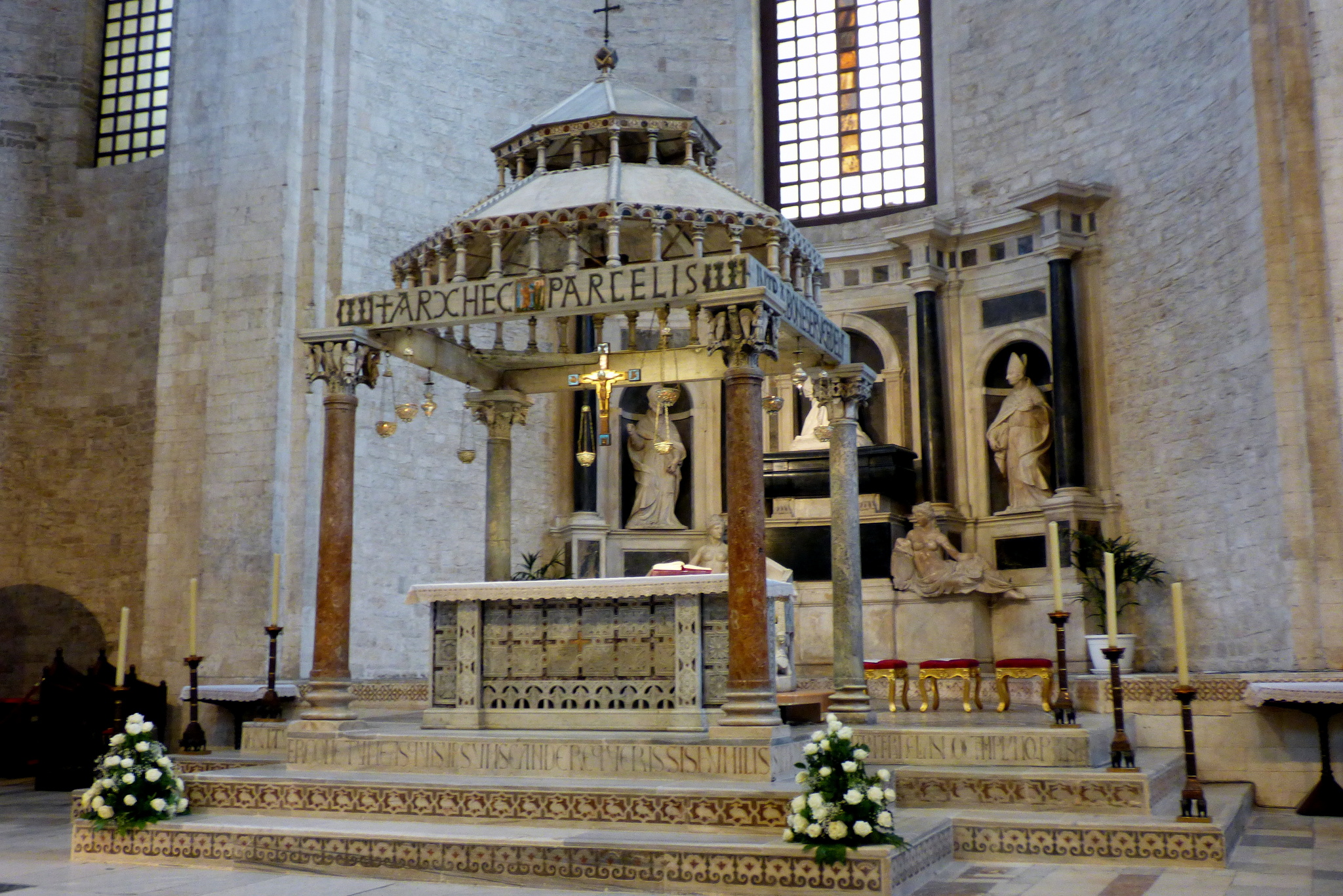Altare maggiore della Basilica di S. Nicola
