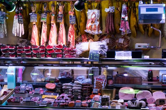 Il Mercato della Bouqueria Il Mercato della Bouqueria Lestertair / Shutterstock.com 