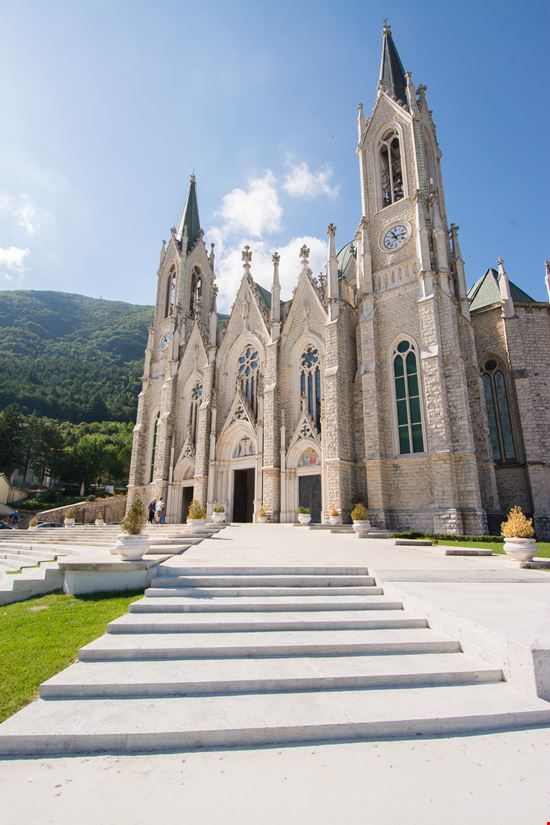 Castelpetroso Santuario di Maria Santissima Addolorata stock.adobe.com 