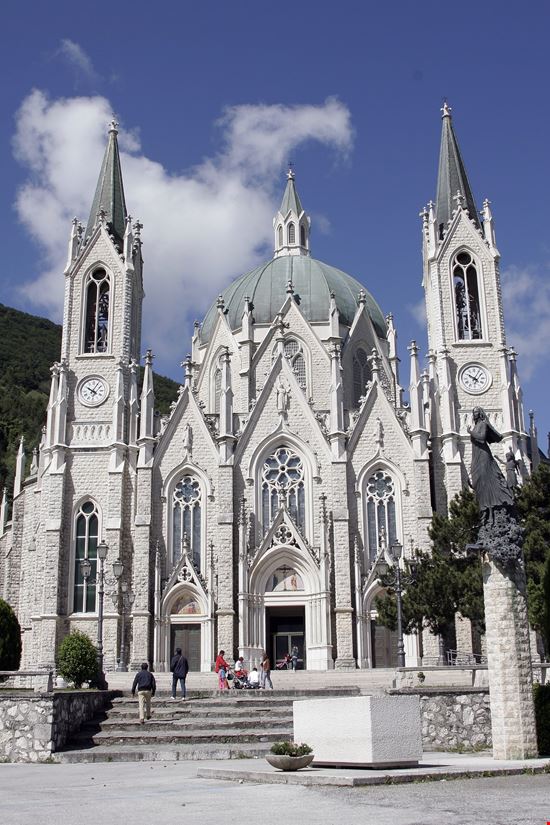 Castelpetroso Santuario di Maria Santissima Addolorata stock.adobe.com 