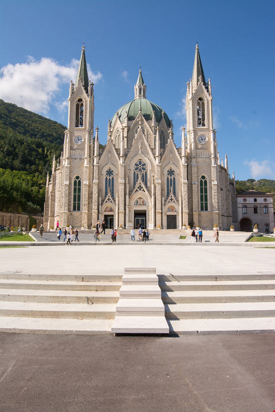 Castelpetroso Santuario di Maria Santissima Addolorata stock.adobe.com 