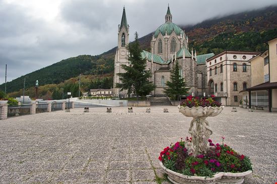 Castelpetroso Santuario di Maria Santissima Addolorata stock.adobe.com 