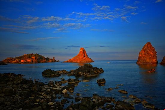 Isole dei Ciclopi Isole dei Ciclopi silky - Shutterstock.com 