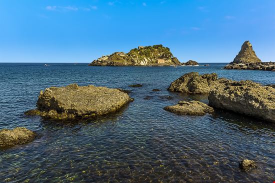 Isole dei Ciclopi Isole dei Ciclopi Nicola Pulham / Shutterstock.com 