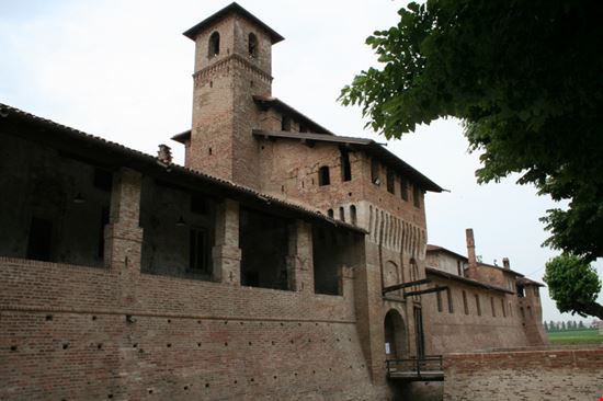Castello di Pagazzano Castello di Pagazzano Giorces - CC BY 2.5 Wikipedia 