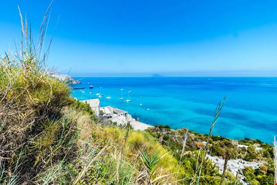 Lipari Spiaggia di Acquacalda stock.adobe.com 