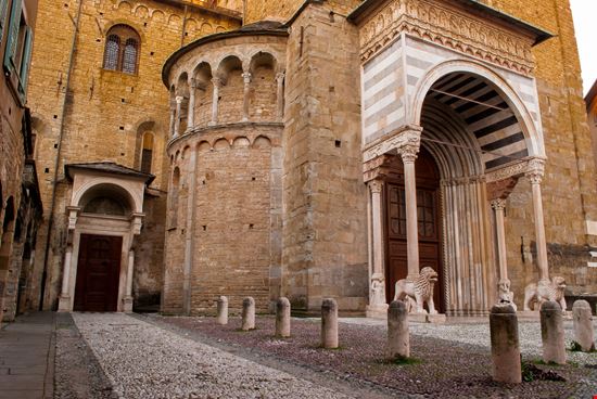 Bergamo Duomo di Bergamo stock.adobe.com 