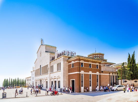 San Giovanni Rotondo Santuario di Padre Pio stock.adobe.com 