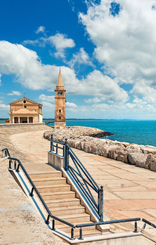 Santuario della Madonna dell'Angelo Santuario della Madonna dell'Angelo Yasonya - Shutterstock.com 