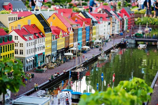 Legoland Legoland Olena Bloshchynska / Shutterstock.com 